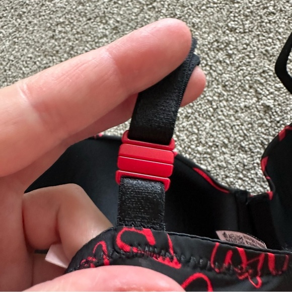 Victoria's Secret Lightly Lined Black and Red Heart Print Bra Size 34D - Picture 5 of 5